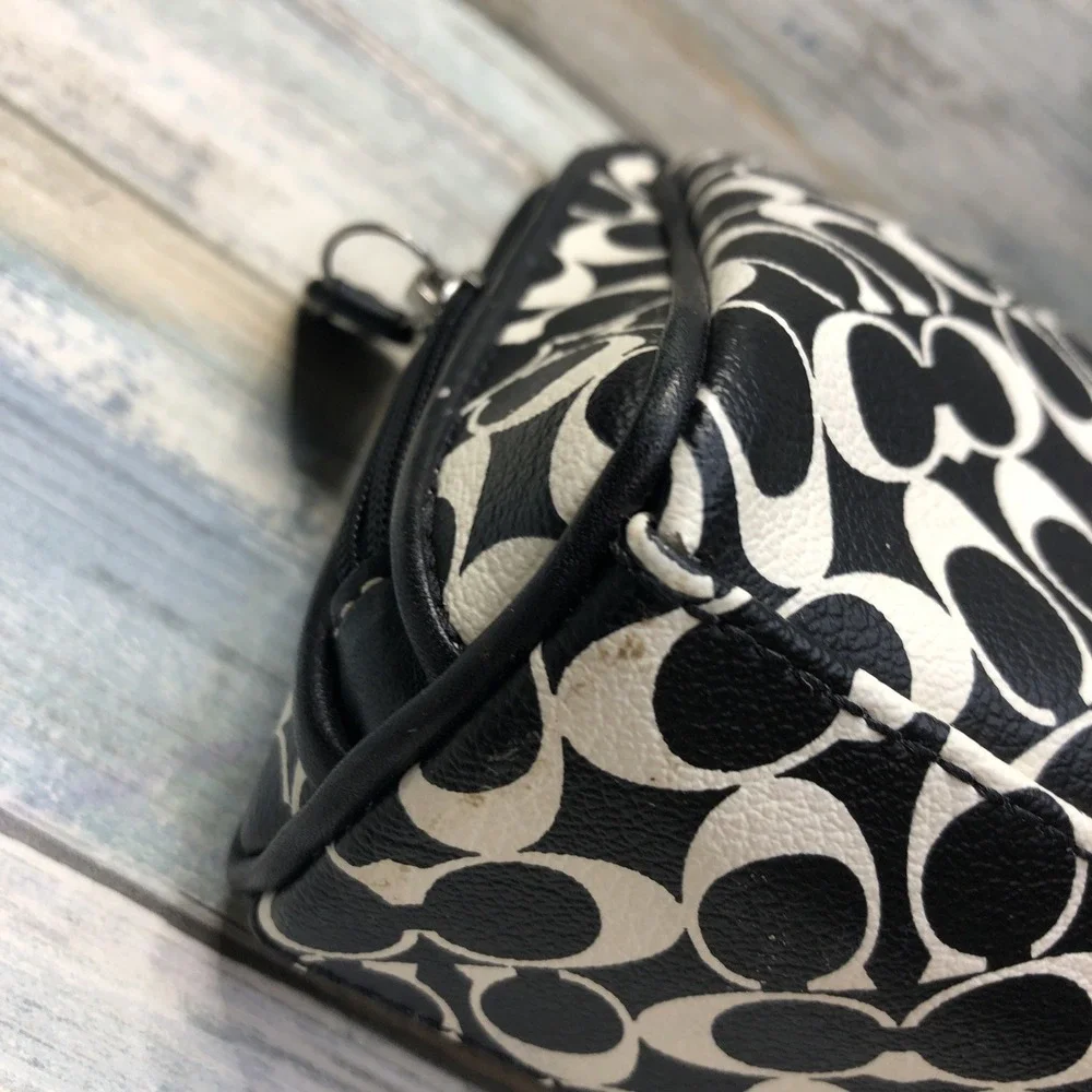 Coach‎ Signature C PVC & Leather Small Clutch Bag Black  & White Preowned - Picture 5 of 10